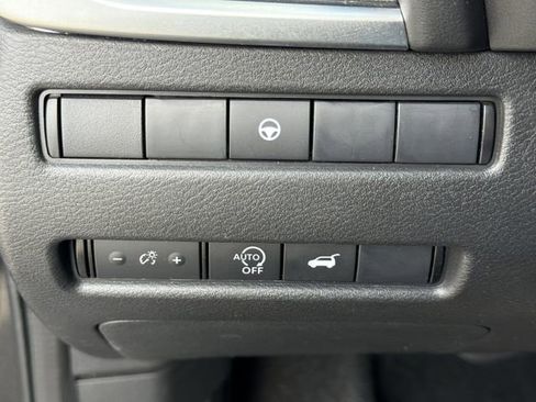 Certified 2025 Nissan Rogue SV image 17