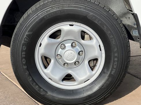 Used 2014 Toyota Tacoma PreRunner w/ SR5 Package image 31