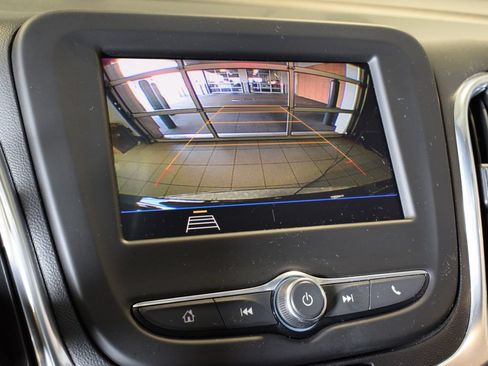 Used 2021 Chevrolet Equinox LT FWD image 23