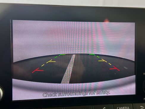 Used 2025 Nissan Pathfinder SV FWD image 22