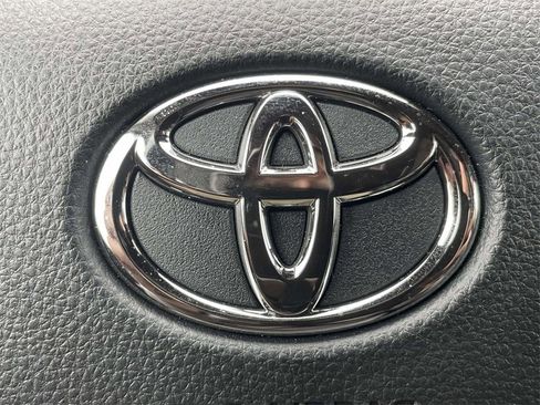 Used 2024 Toyota Highlander XLE image 30