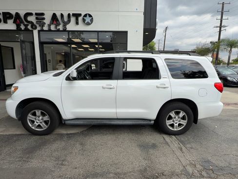 Used 2014 Toyota Sequoia SR5 image 3