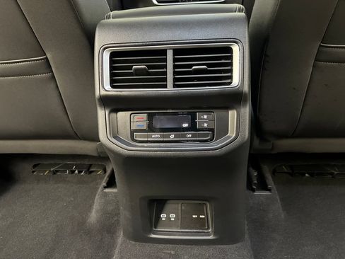 Used 2026 Volkswagen Atlas SE FWD image 28