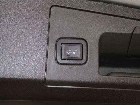 Used 2024 Cadillac XT4 Premium Luxury image 15