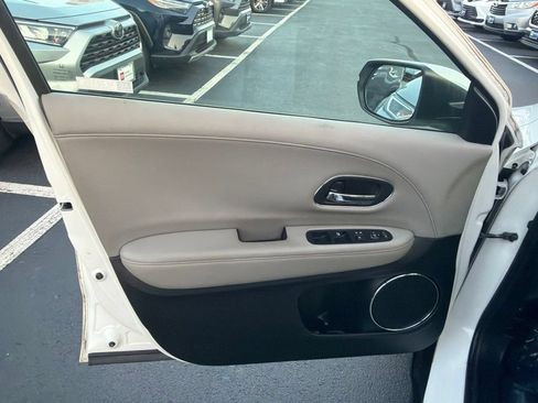 Used 2018 Honda HR-V EX-L image 17