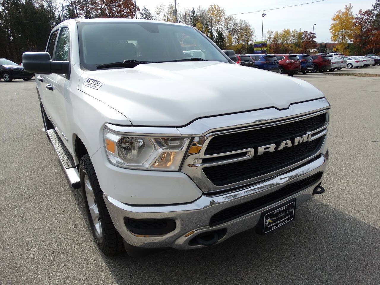 Used 2019 RAM 1500 4x4 Crew Cab Tradesman w/ SXT Appearance Group image 2