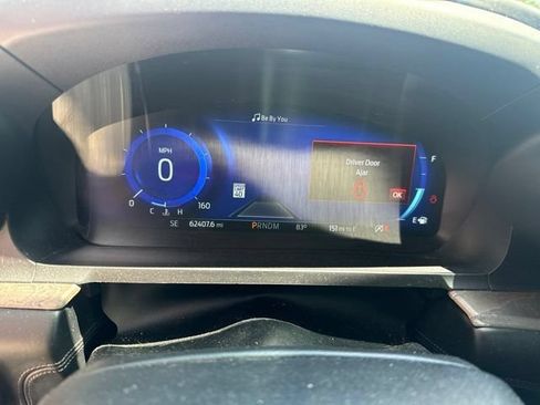 Used 2020 Ford Explorer Platinum w/ Premium Technology Package AWD/4WD image 4