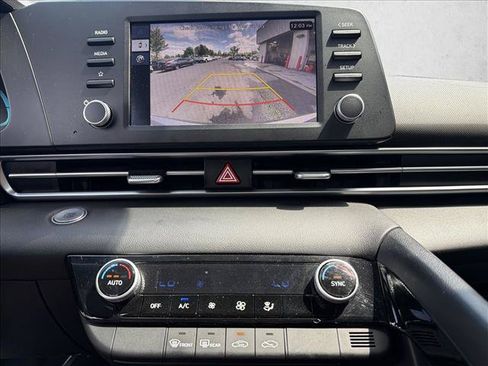 Used 2025 Hyundai Elantra Hybrid FWD image 19