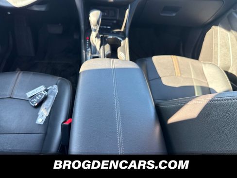 Used 2023 Chevrolet Equinox Premier AWD/4WD image 10