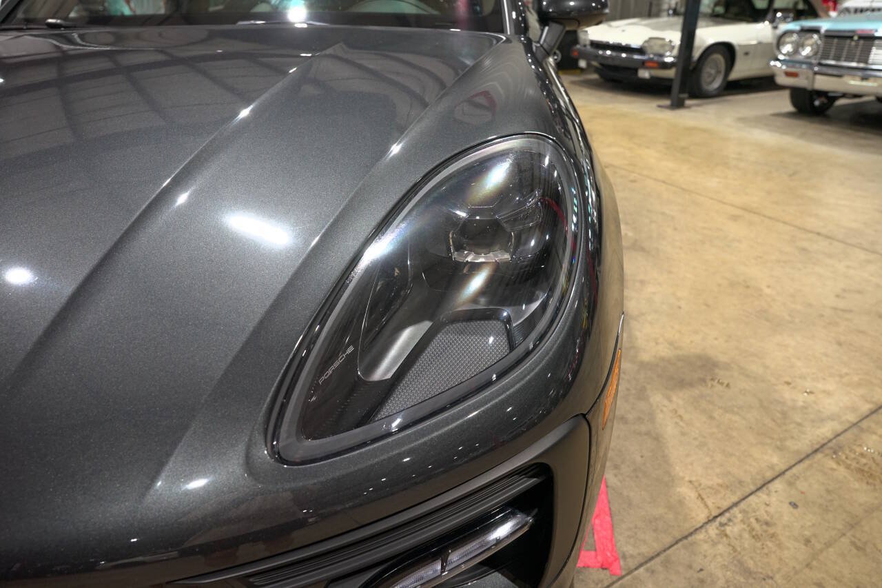 Used 2021 Porsche Macan GTS w/ Premium Package Plus (PF9) AWD/4WD image 34