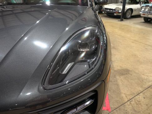 Used 2021 Porsche Macan GTS w/ Premium Package Plus (PF9) AWD/4WD image 34
