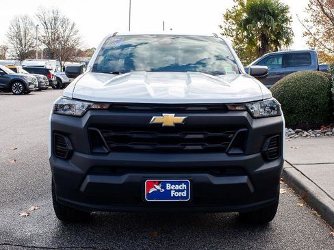 Used 2023 Chevrolet Colorado W/T image 2