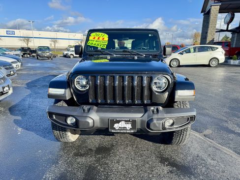 Used 2021 Jeep Wrangler Unlimited Sahara AWD/4WD image 2