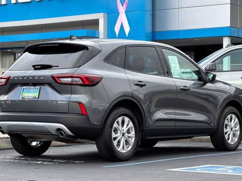 Used 2025 Ford Escape Active AWD/4WD image 3
