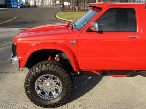 Used 1991 Chevrolet S10 Pickup 4WD 2-Door image 10