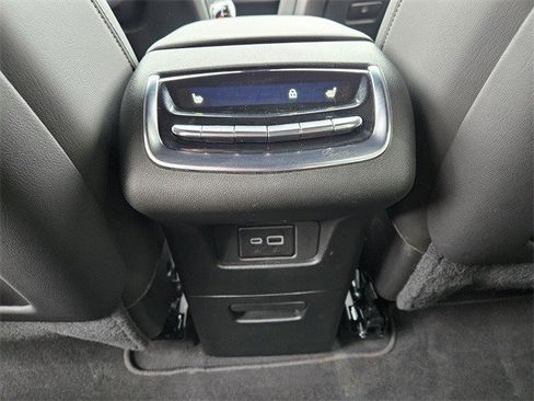 Certified 2025 Cadillac XT6 Premium Luxury image 9
