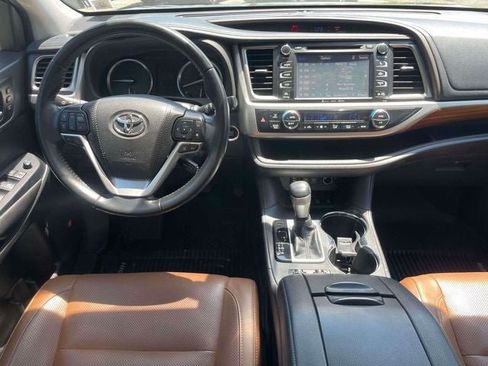 Used 2019 Toyota Highlander Limited w/ Protection Package #3 AWD/4WD image 16