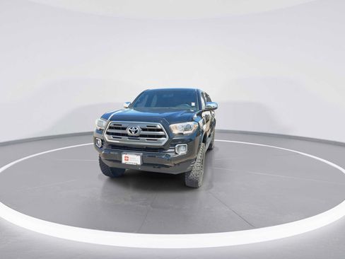 Used 2017 Toyota Tacoma Limited w/ Tow Package AWD/4WD image 3