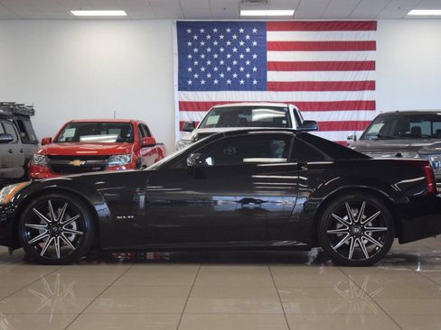 Used 2005 Cadillac XLR RWD image 4