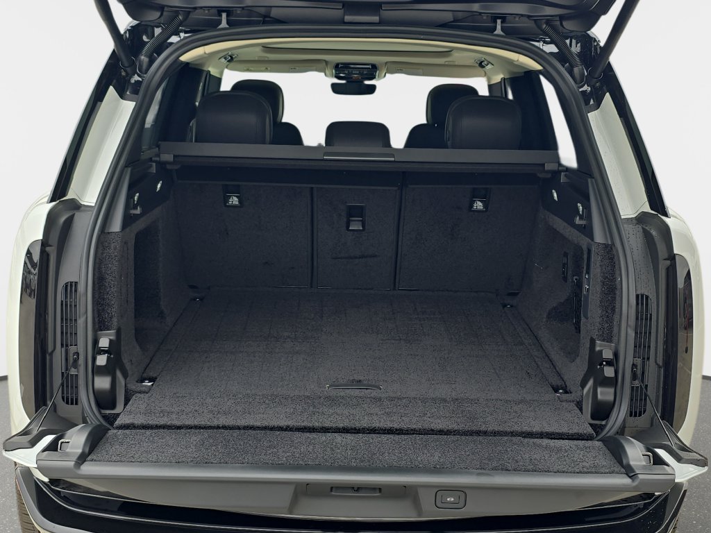 New 2025 Land Rover Range Rover SE AWD/4WD image 12