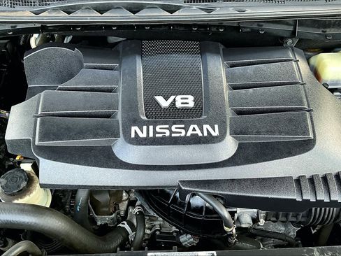 Used 2018 Nissan Titan SV image 31