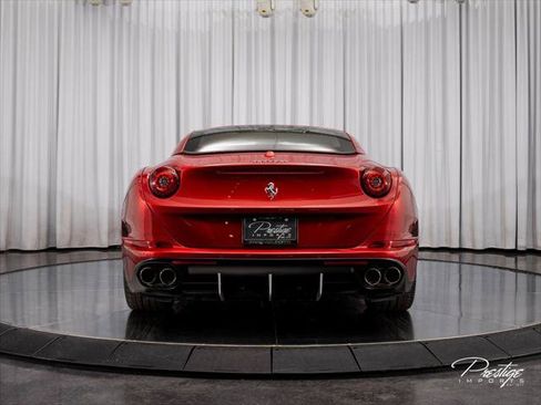 Used 2017 Ferrari California T RWD image 8