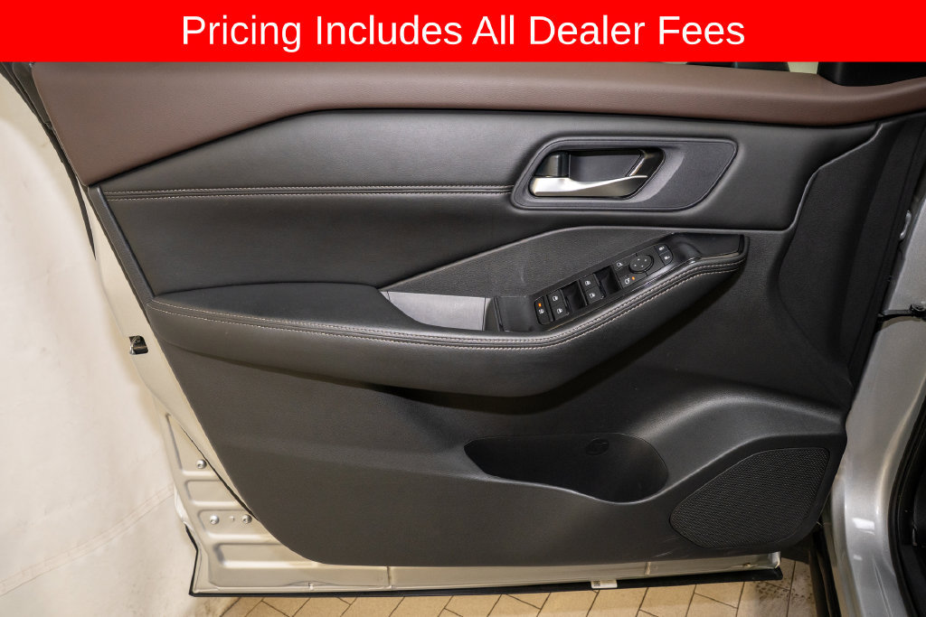 Used 2023 Nissan Rogue SV w/ SV Premium B Package FWD image 13