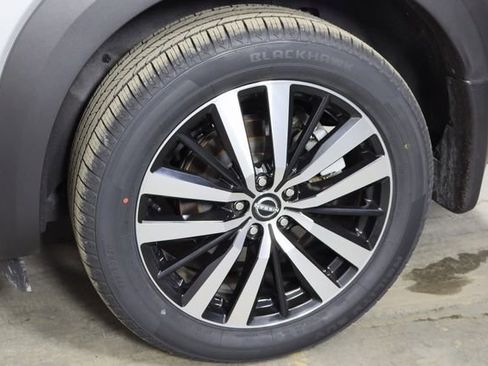 Used 2024 Nissan Pathfinder Platinum w/ Cargo Package image 47