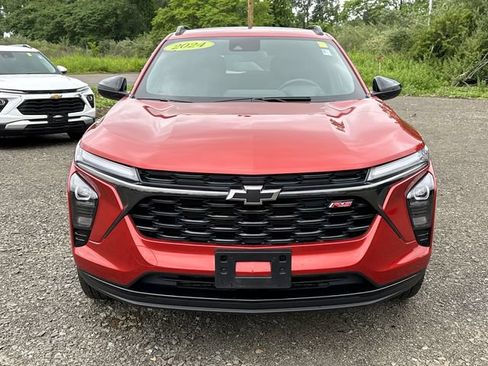 Used 2024 Chevrolet Trax RS w/ Sunroof Package FWD image 6