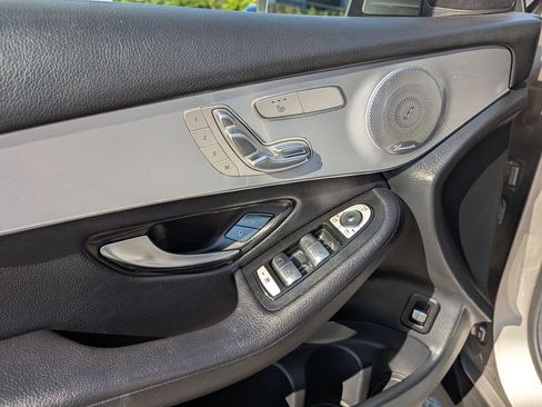 Used 2019 Mercedes-Benz GLC 300 4MATIC image 12