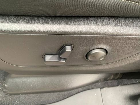 New 2026 RAM 1500 4x4 Crew Cab image 16