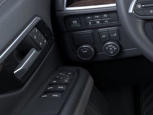 New 2025 Chevrolet Suburban Premier image 22