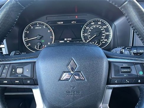 Used 2024 Mitsubishi Outlander SE image 33
