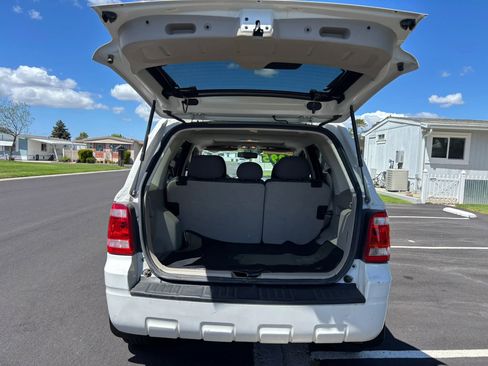 Used 2009 Ford Escape XLT image 10