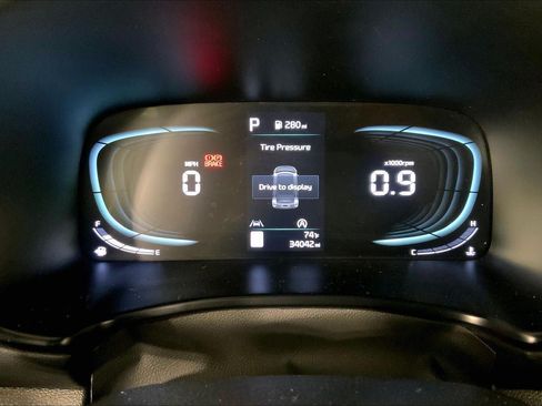 Used 2025 Kia Soul LX w/ LX Technology Package FWD image 21