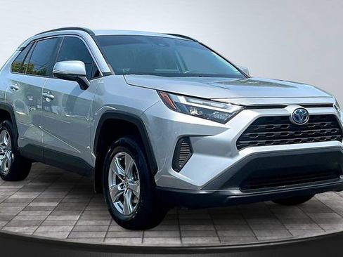 Used 2022 Toyota RAV4 XLE w/ Convenience Package AWD/4WD image 3