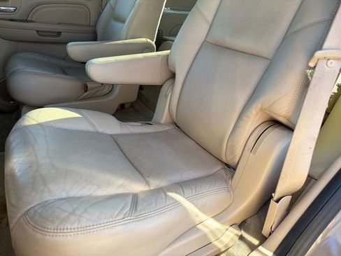 Used 2012 Cadillac Escalade Luxury image 12