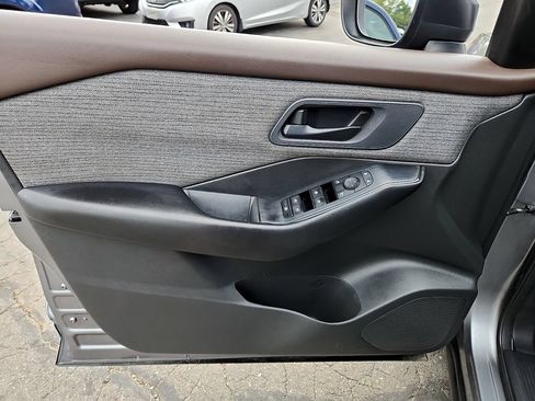 Used 2023 Nissan Rogue S AWD/4WD image 14