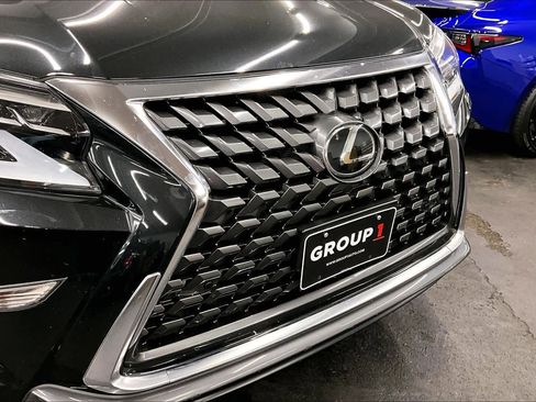 Used 2023 Lexus GX 460 Premium w/ Accessory Package AWD/4WD image 30