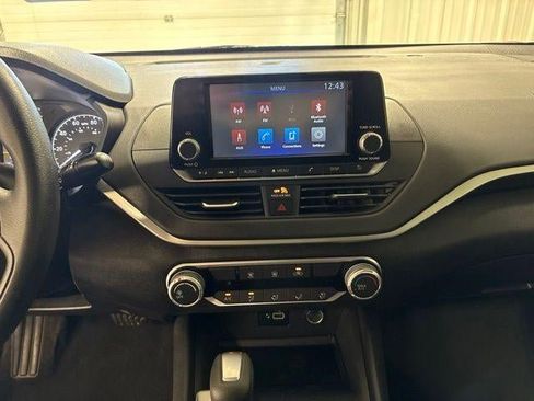 Used 2024 Nissan Altima 2.5 S FWD image 19