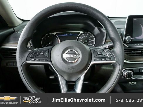 Used 2024 Nissan Altima 2.5 SV FWD image 9