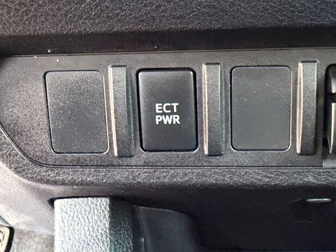Used 2020 Toyota Tacoma SR5 RWD image 32