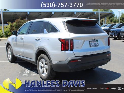 Used 2022 Kia Sorento LX AWD/4WD image 9