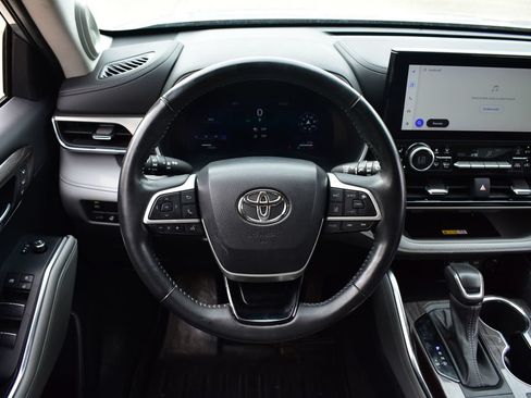 Used 2023 Toyota Highlander Limited FWD image 41