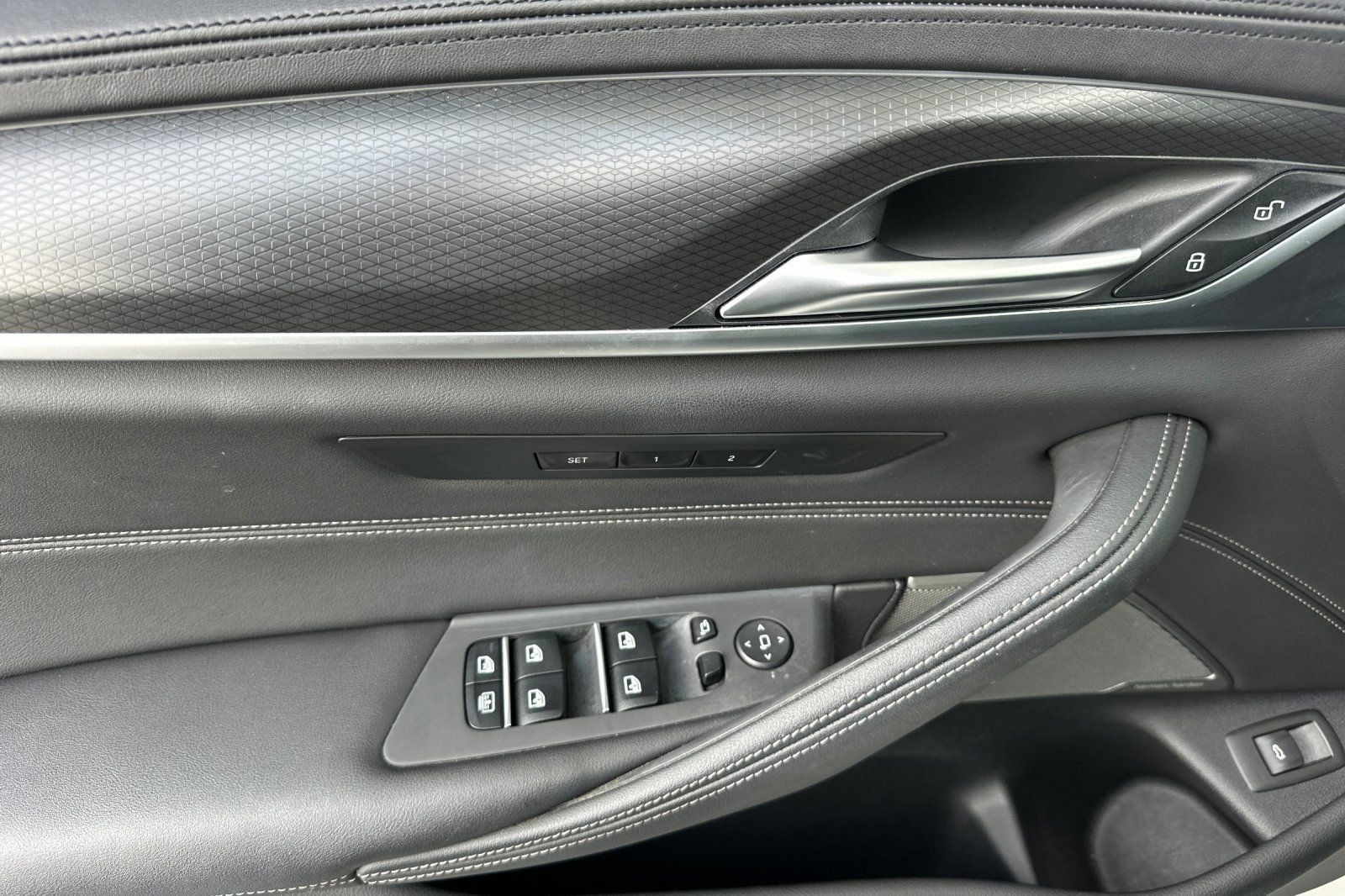 Used 2023 BMW M550i xDrive w/ Executive Package AWD/4WD image 12
