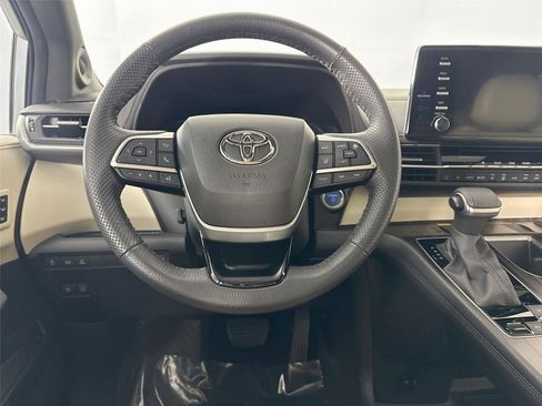 Certified 2023 Toyota Sienna Limited image 33