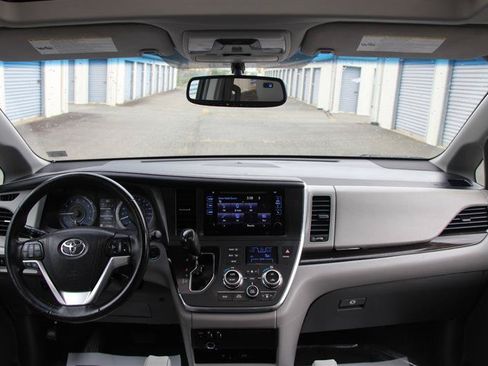 Used 2015 Toyota Sienna XLE Premium AWD/4WD image 23