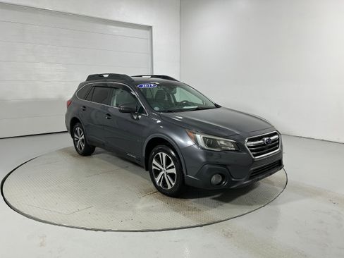 Used 2019 Subaru Outback 3.6R Limited w/ Popular Package #2 AWD/4WD image 2