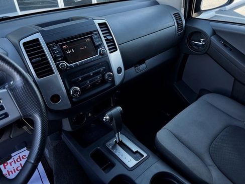 Used 2015 Nissan Xterra S image 38