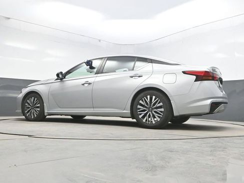 Used 2024 Nissan Altima 2.5 SV FWD image 33